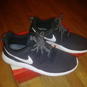 NIKE Roshe one *reserved*